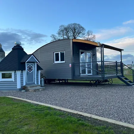 Capledrae Farmstay Shepherds Huts Cardenden Exterior photo